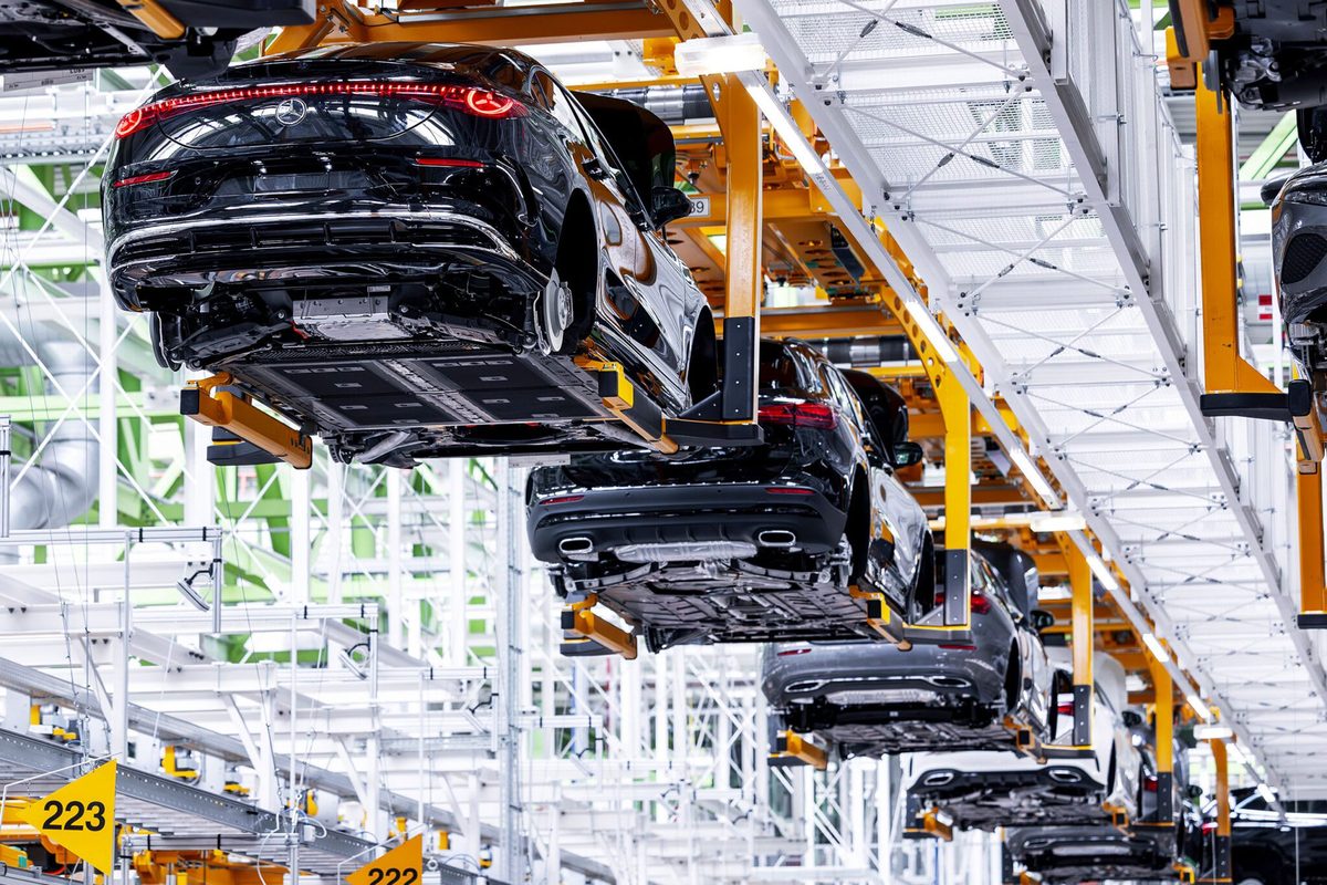 Mercedes warns two German plants could close
