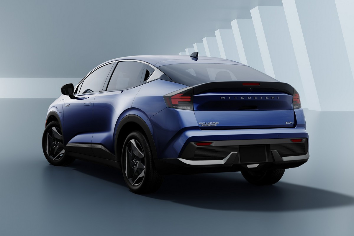 Mitsubishi Eclipse Sportback: a rebadged Nissan Leaf for North America - photo 3