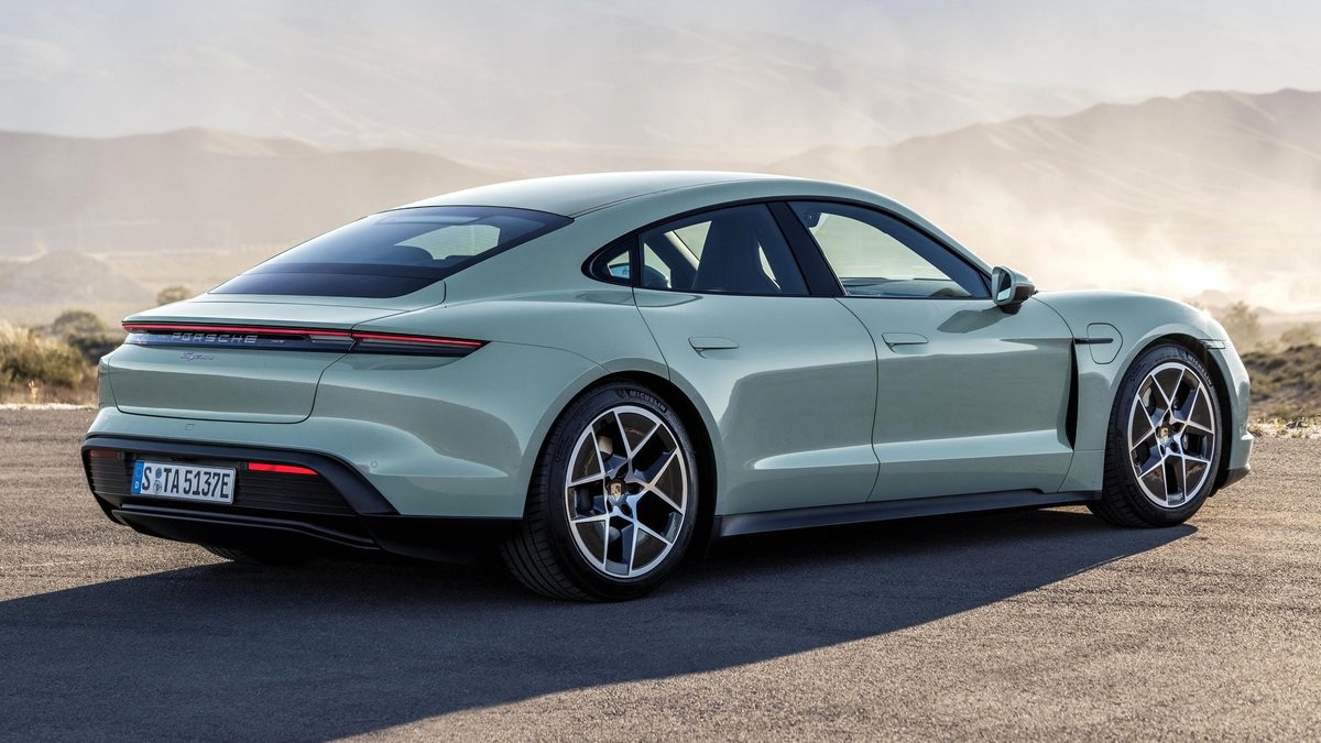 Porsche Taycan: production paused as sales fall 22% in 2025 - photo 3