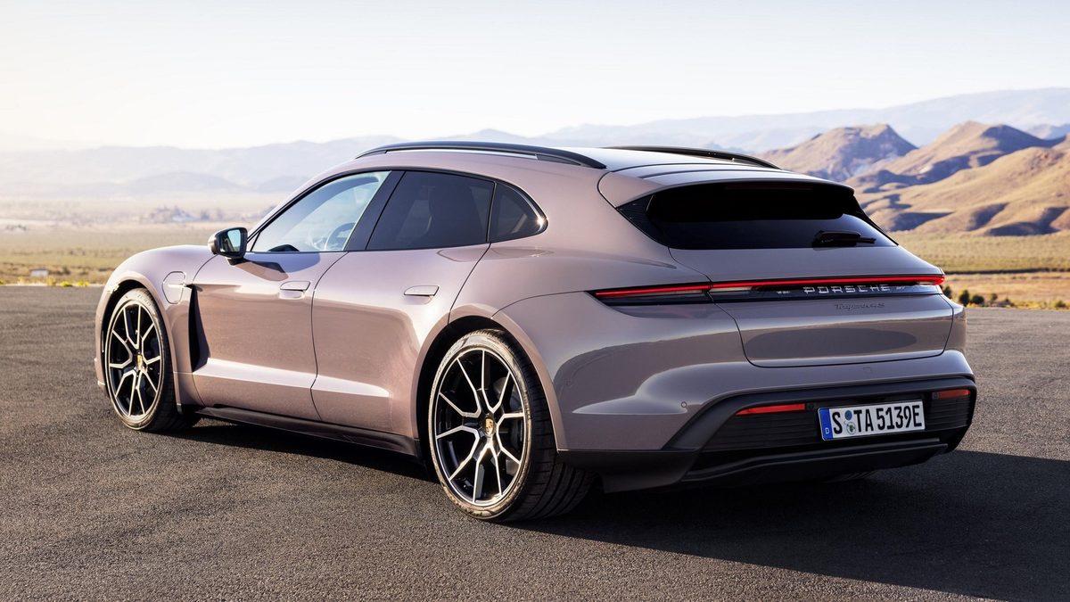 Porsche Taycan: production paused as sales fall 22% in 2025 - photo 5