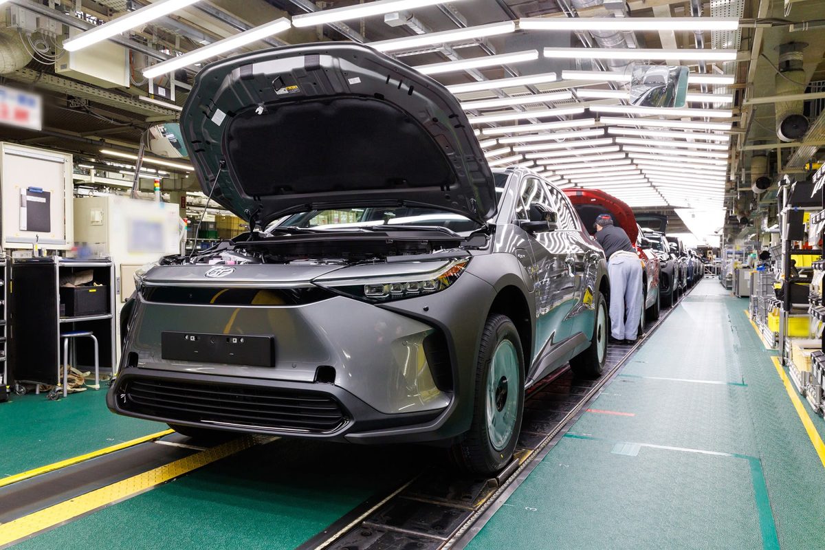 Toyota estimates 400,000 robots for its factories