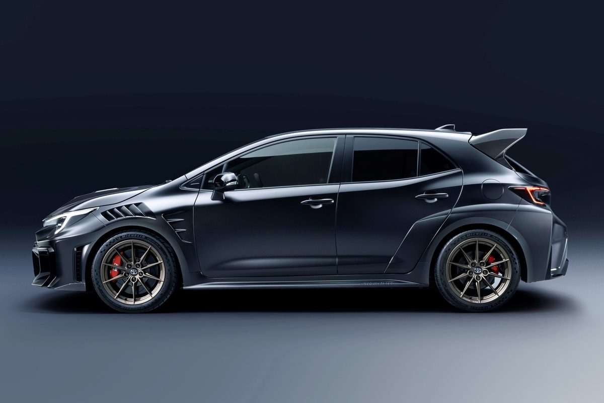 Toyota GRMN Corolla: a hardcore, Nürburgring-honed hot hatch with 304 hp and a manual only - photo 2