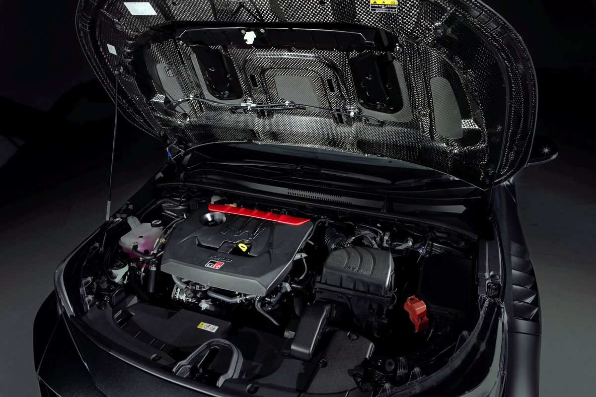 Toyota GRMN Corolla: a hardcore, Nürburgring-honed hot hatch with 304 hp and a manual only - photo 7