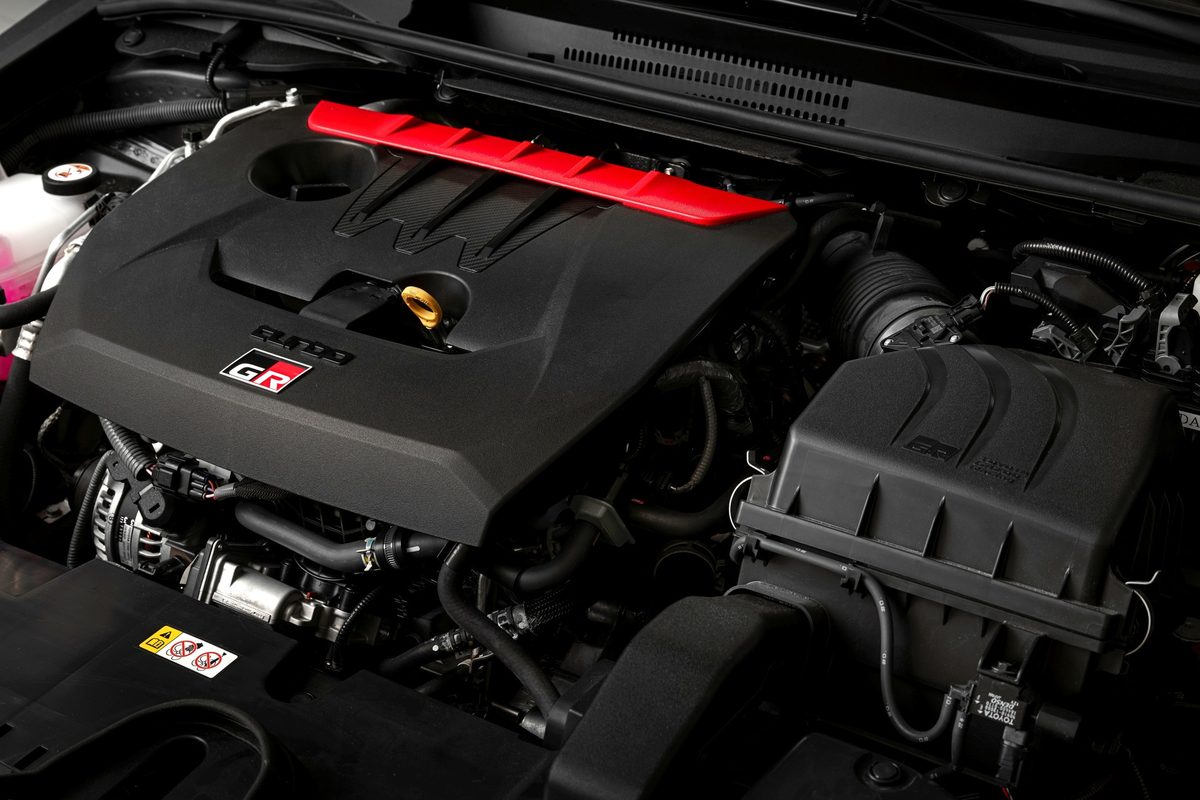 Toyota GRMN Corolla: a hardcore, Nürburgring-honed hot hatch with 304 hp and a manual only - photo 8