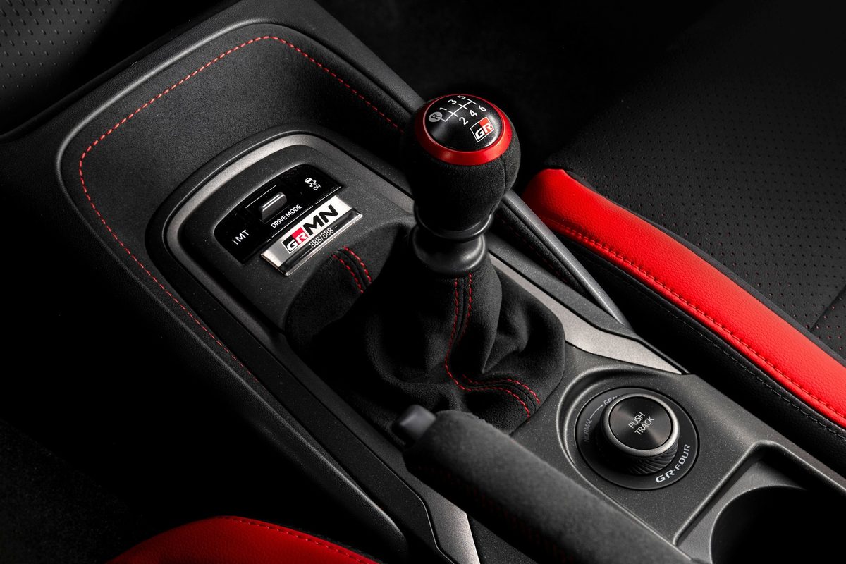 Toyota GRMN Corolla: a hardcore, Nürburgring-honed hot hatch with 304 hp and a manual only - photo 13