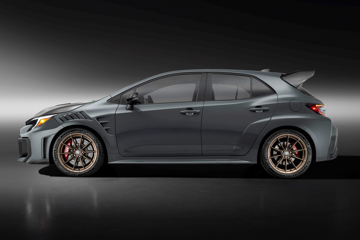 Toyota GRMN Corolla: a hardcore, Nürburgring-honed hot hatch with 304 hp and a manual only - photo 20