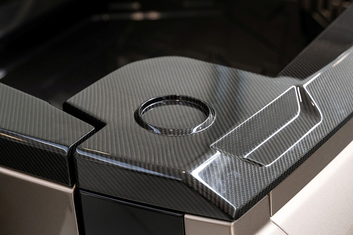 Urban Automotive builds a carbon Defender pickup - photo 8