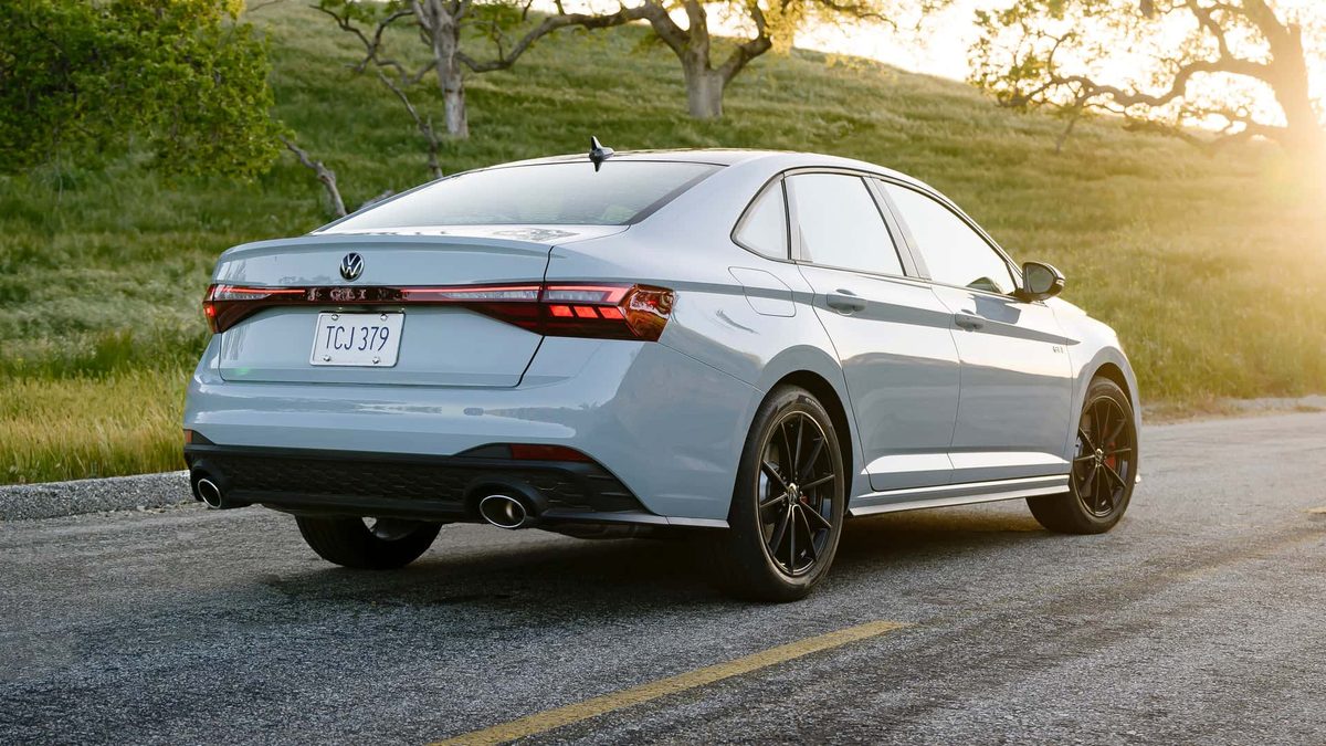 Volkswagen Drops Its Last Manual in the US  - Jetta GLI Goes Automatic-Only - photo 2