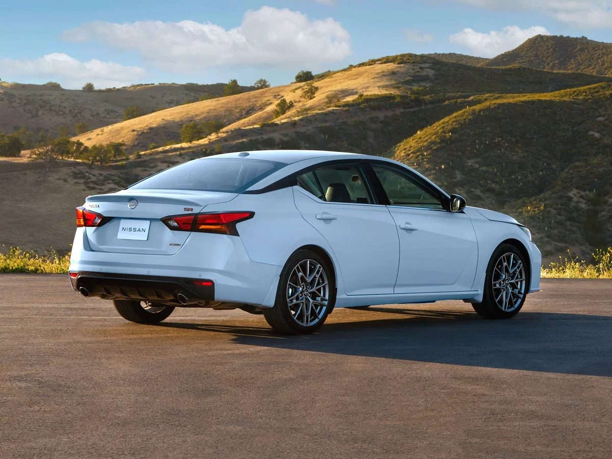 Nissan Altima - photo 4