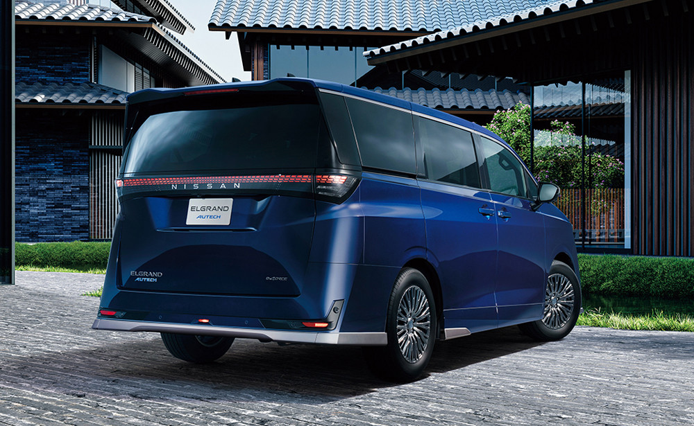 Nissan Elgrand - photo 6