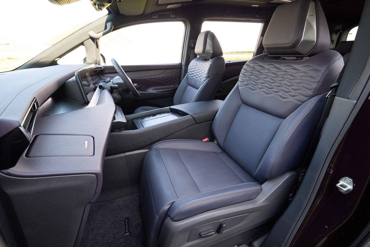 Nissan Elgrand - photo 10