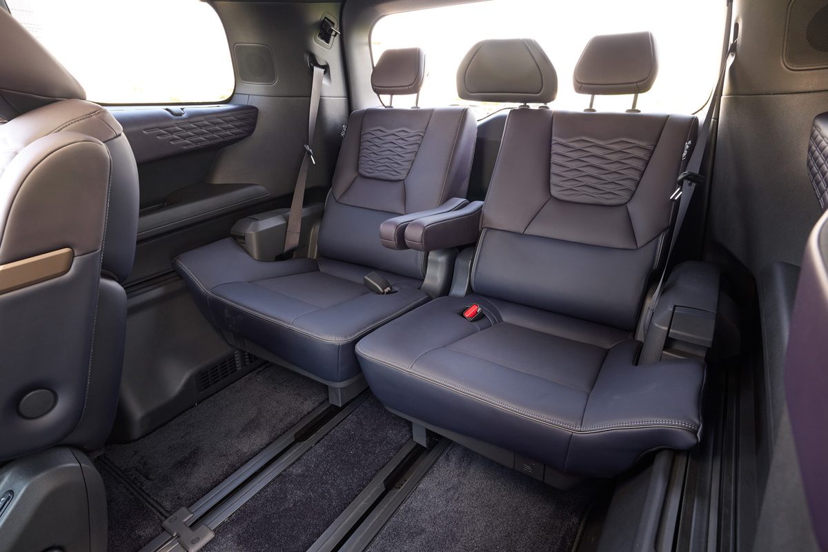 Nissan Elgrand - photo 13