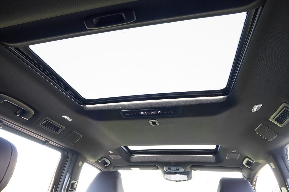 Nissan Elgrand - photo 15
