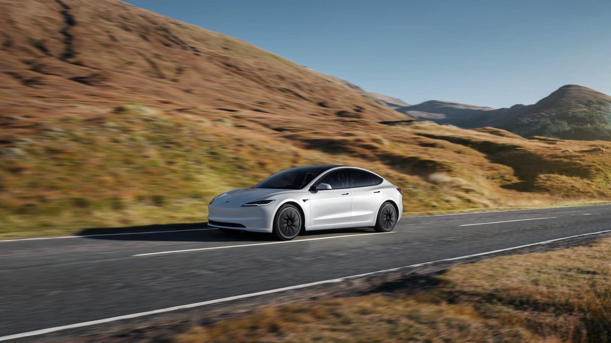 Tesla Model 3 - photo 3