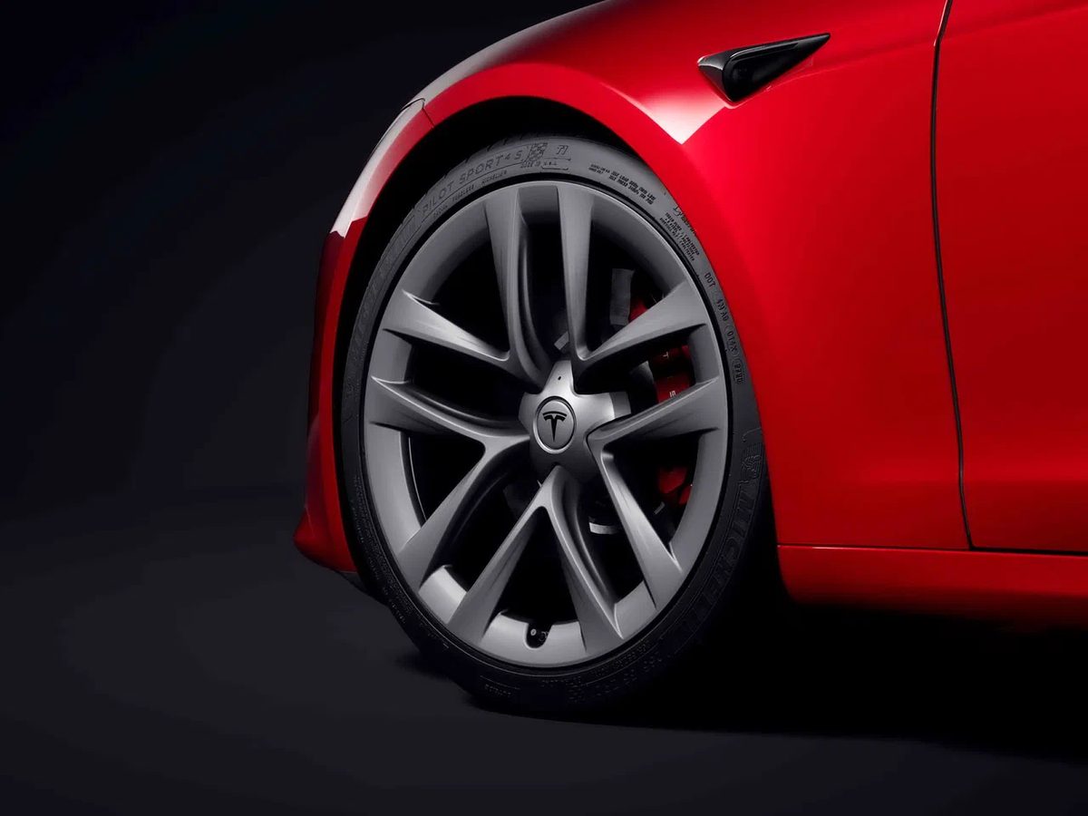 Tesla Model S - photo 2