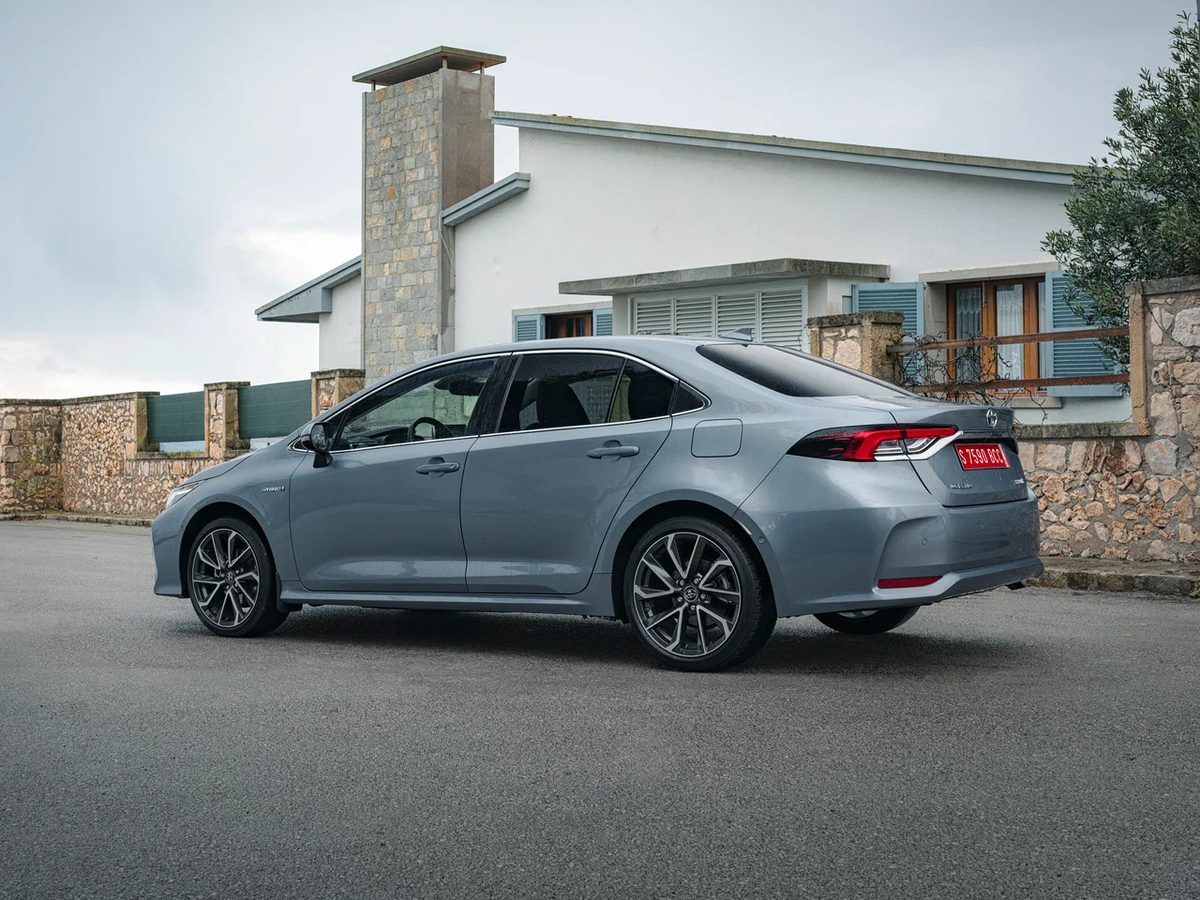 Toyota Corolla - photo 9