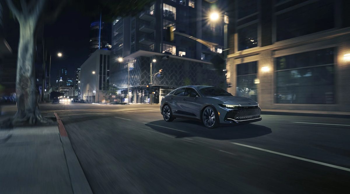 Toyota Crown - photo 2