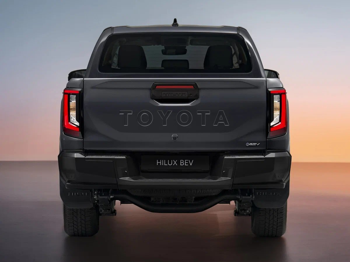 Toyota Hilux - photo 3