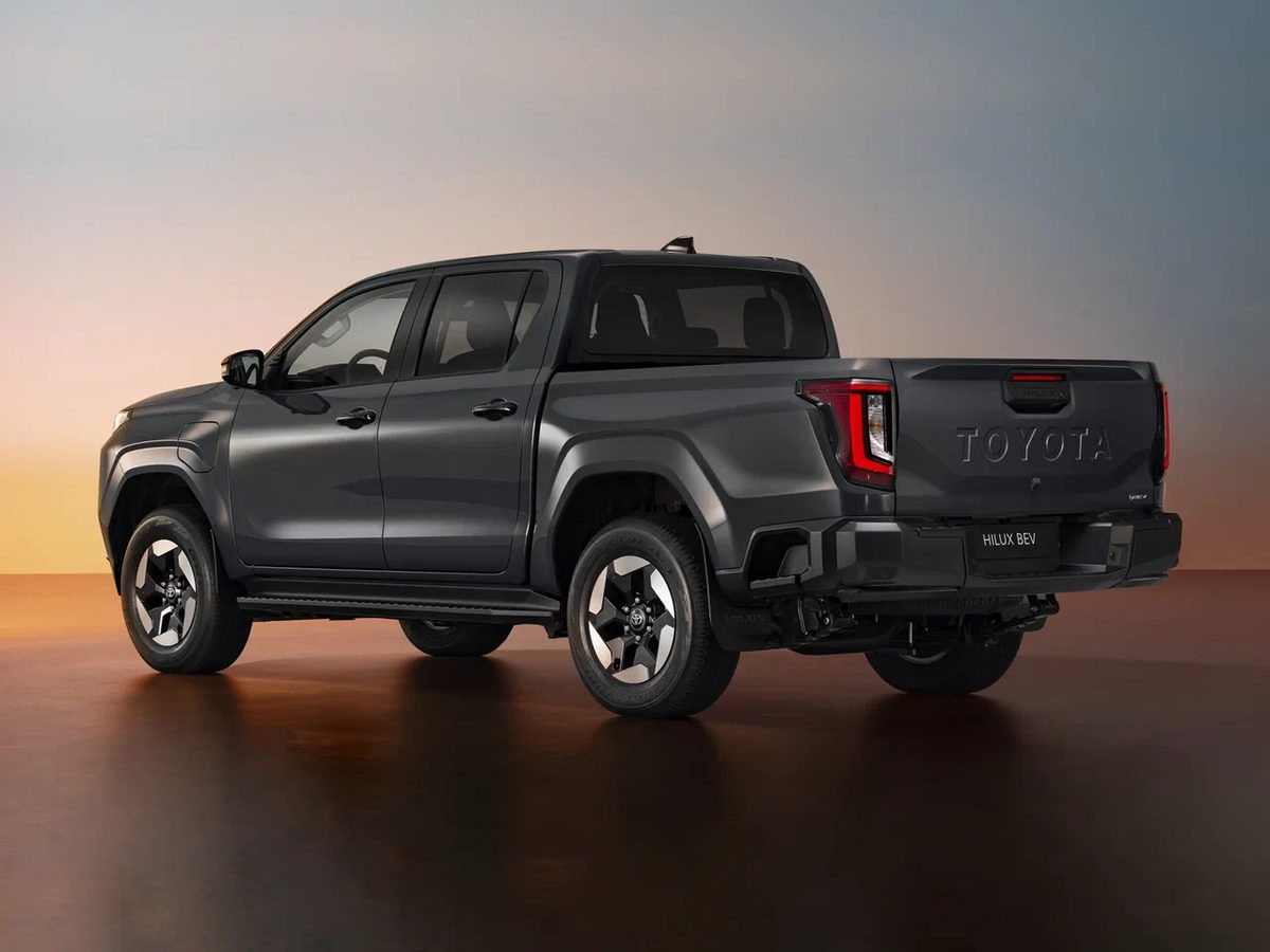 Toyota Hilux - photo 4