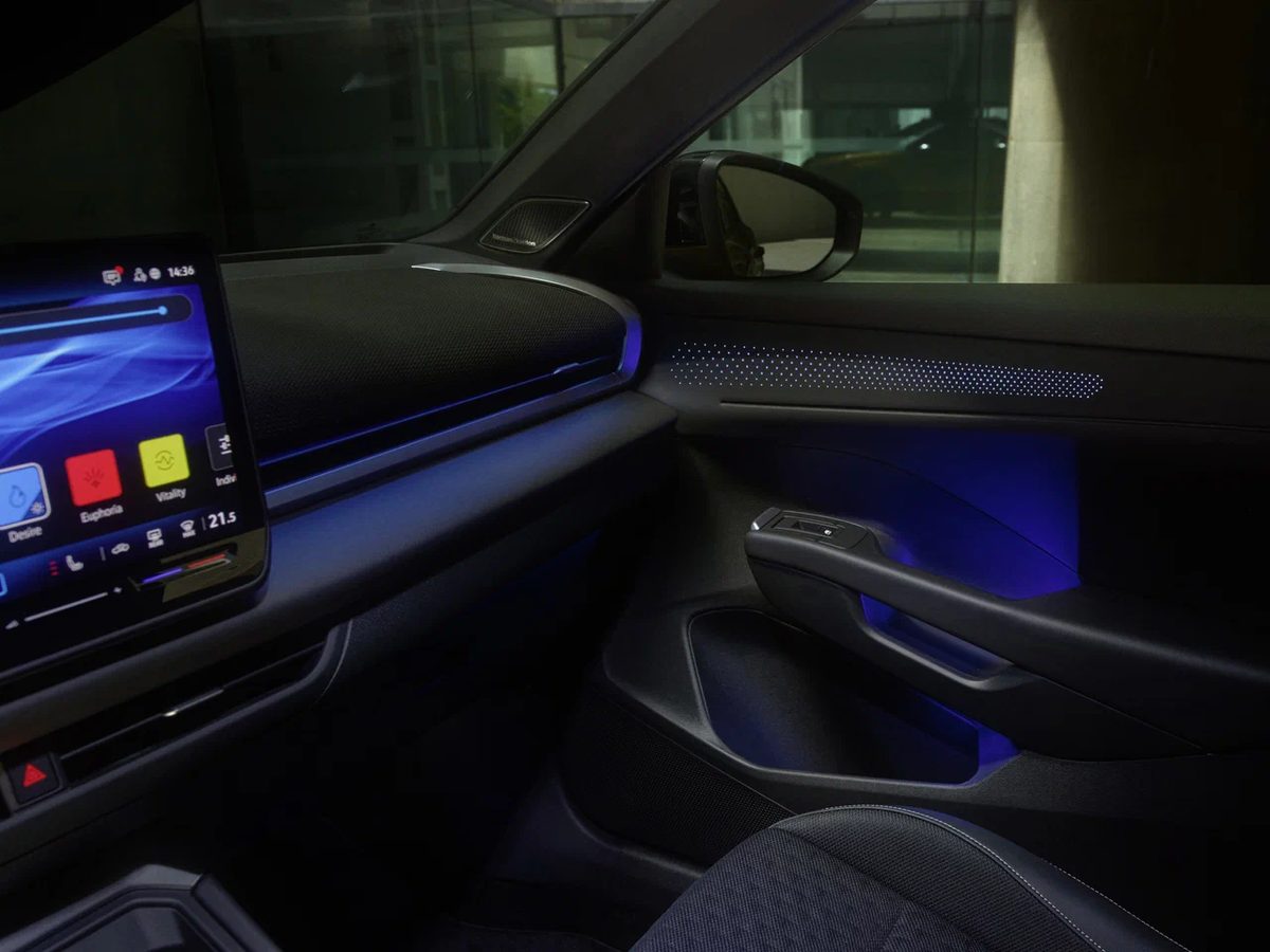 Volkswagen T-Roc - photo 14