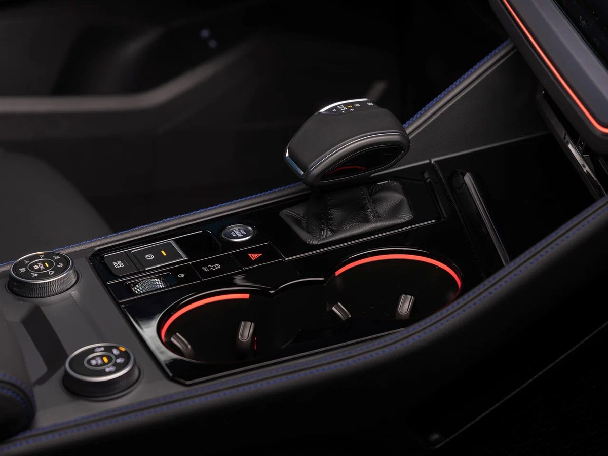 Volkswagen Touareg - photo 9