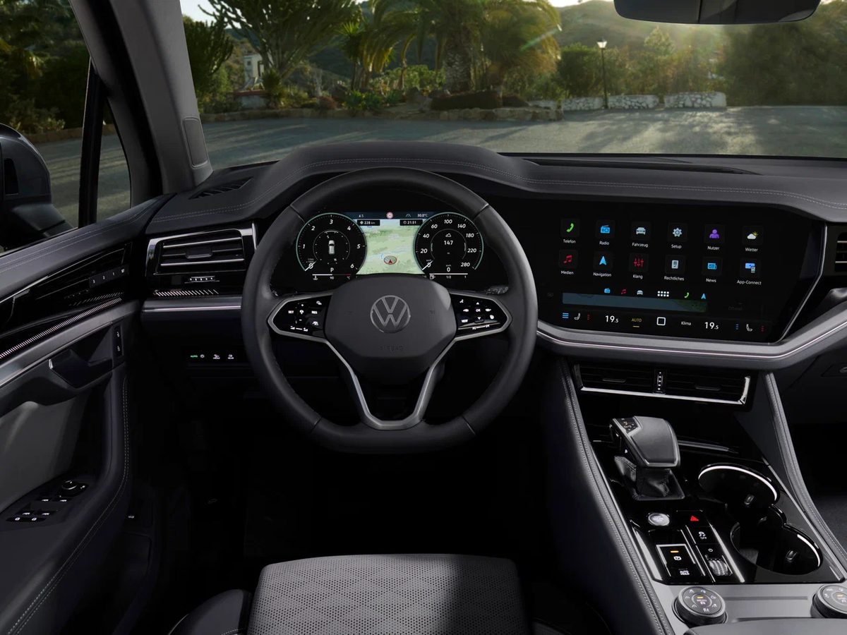 Volkswagen Touareg - photo 11
