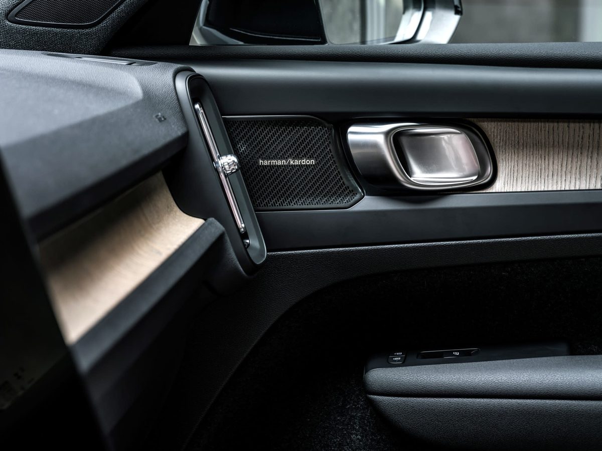 Volvo XC40 - photo 13