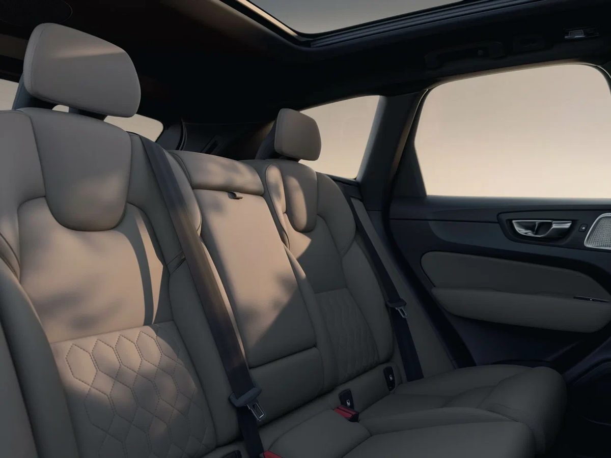 Volvo XC60 - photo 10