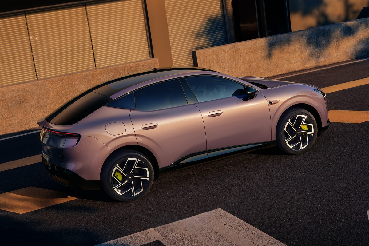Xpeng's Mona L03 coupe-crossover heads to a 2 July launch with EV and range-extender power - photo 2