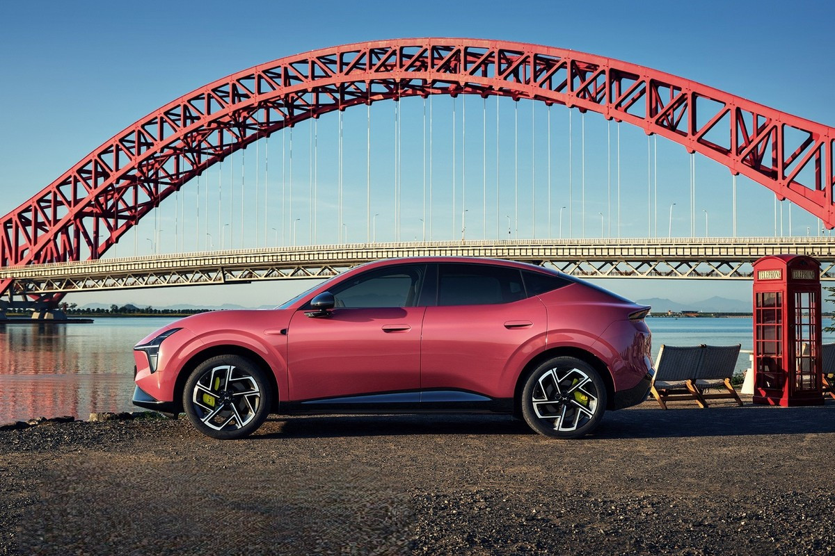 Xpeng's Mona L03 coupe-crossover heads to a 2 July launch with EV and range-extender power - photo 4