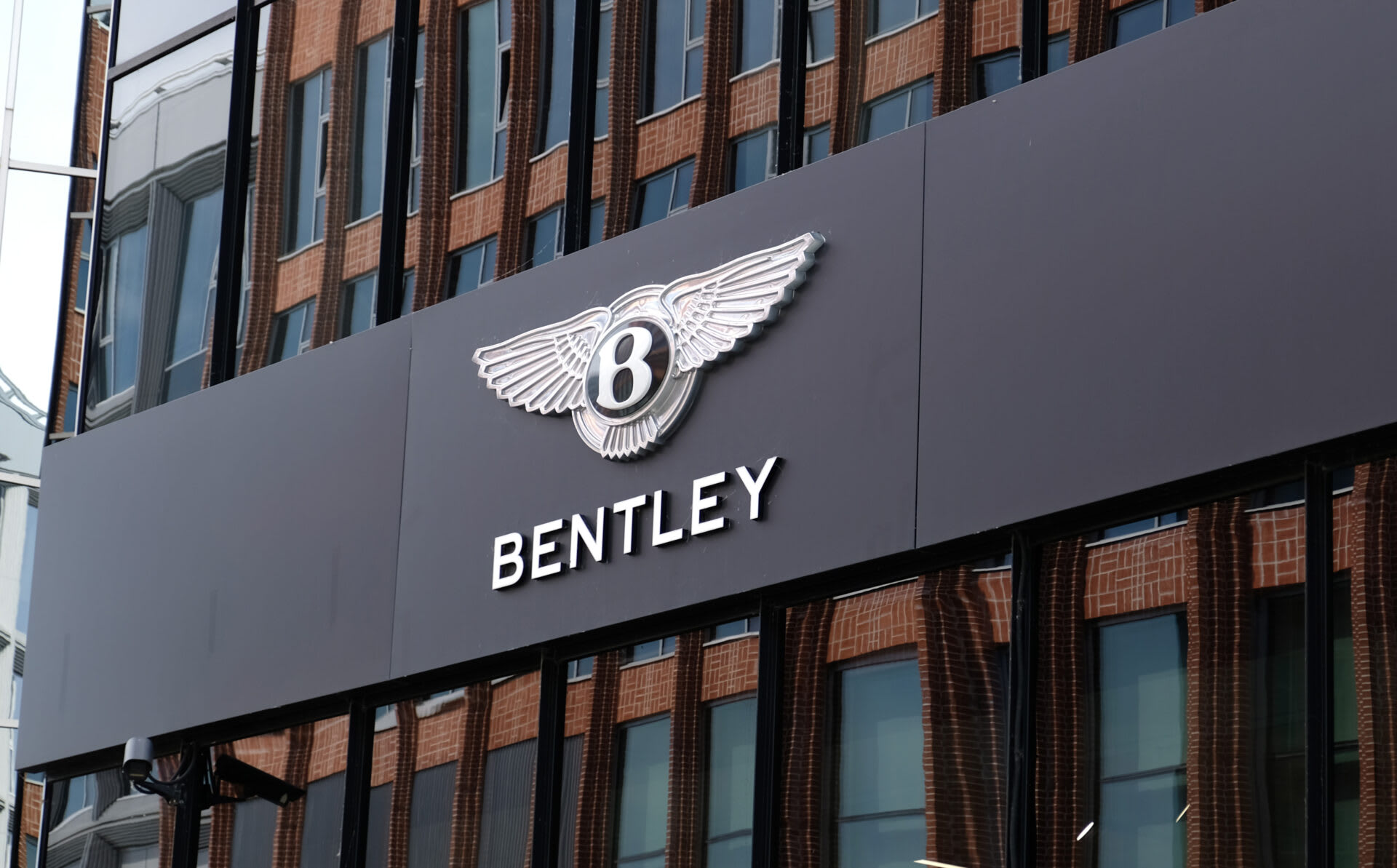 Bentley drops its fixed all-electric deadline