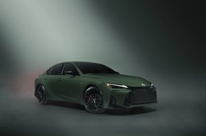 Lexus IS gets a 350-car Envious green package