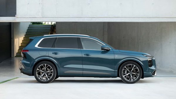Audi Q7 третьего поколения рассекречен: дизель V6 с мягким гибридом для Европы и 591-сильный SQ7 для США