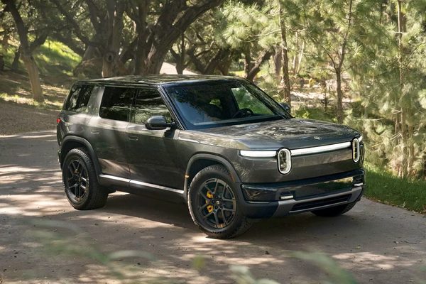 Начались поставки Rivian R2: кроссовер за $48 490, на котором держится вся компания
