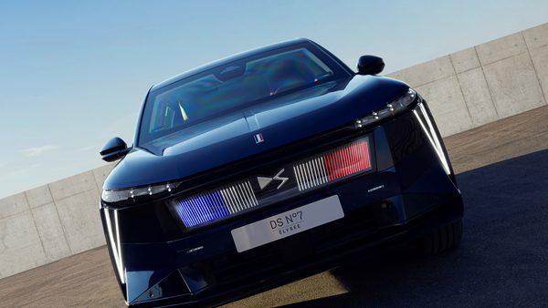 DS brings back hydropneumatic suspension for a presidential N°7