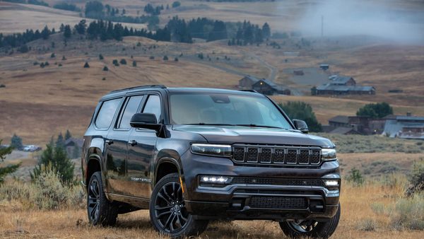 Jeep recalls 201,976 SUVs over tyre pressure warning
