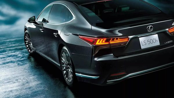 Lexus refreshes the LS in Japan, ends it in the US