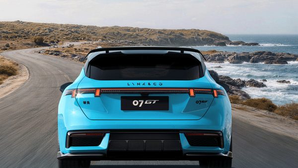 Lynk & Co 07 GT revealed: an estate version of the 07 plug-in hybrid sedan