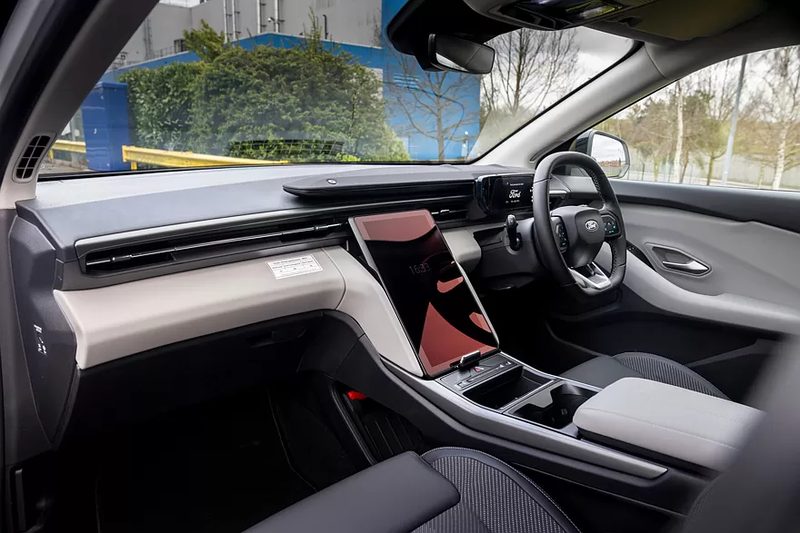 Ford Explorer Van - interior