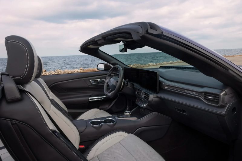 Ford reveals the 795 hp Dark Horse SC convertible - interior