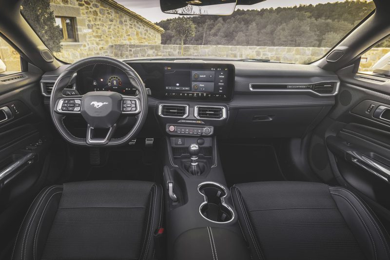 Ford Mustang - interior