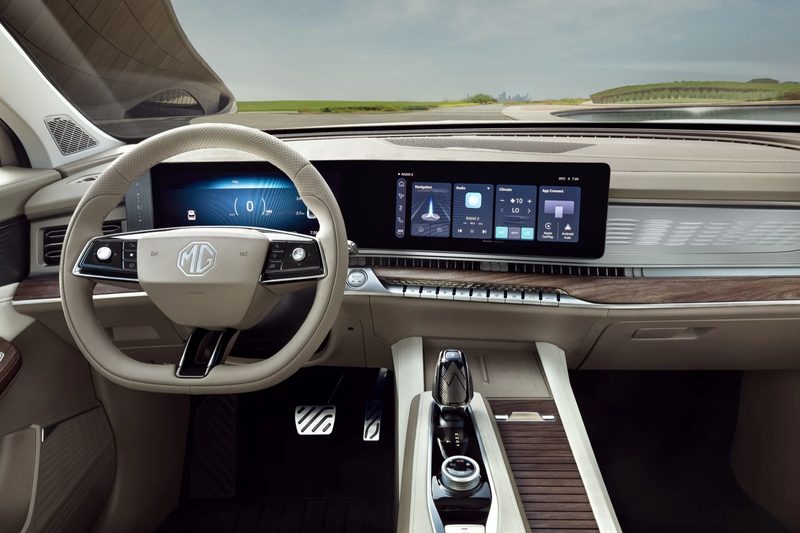 MG RX9 - interior