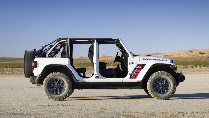 Jeep Wrangler America250: Captain America shield on the spare, V8 optional, $2,095 premium - photo 3