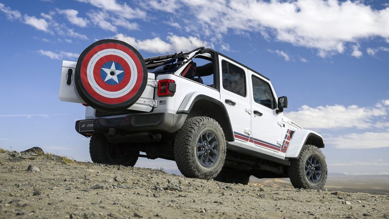 Jeep Wrangler America250: Captain America shield on the spare, V8 optional, $2,095 premium - photo 4