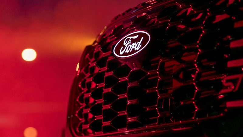 Ford adds factory blackout package to the Explorer ST for $1,695 - photo 2