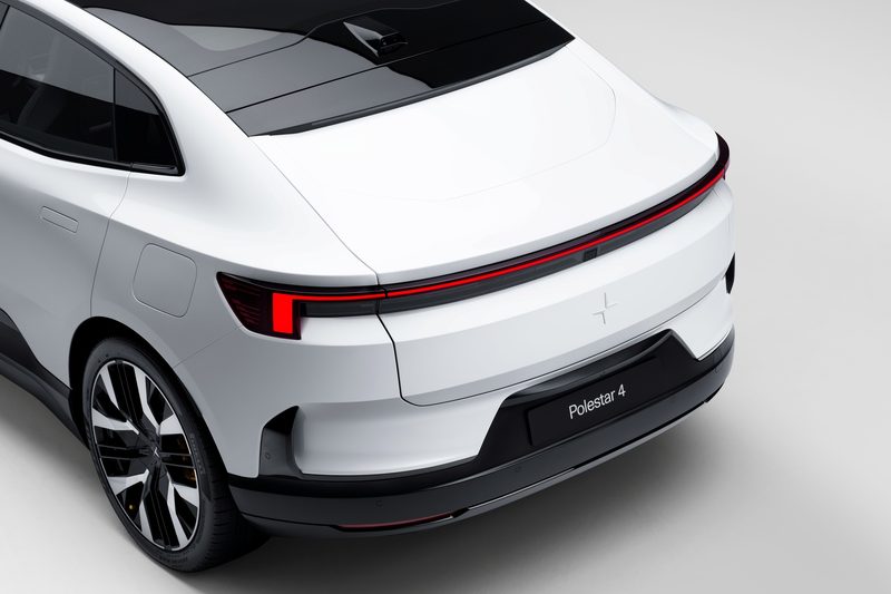 Polestar 4 owners are denting the tailgate the missing rear window can't see - photo 3