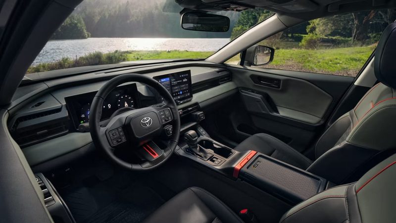 Toyota обошла премиум-бренды по удовлетворённости - interior