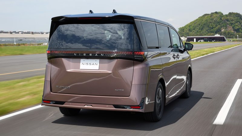 Nissan Elgrand - photo 3