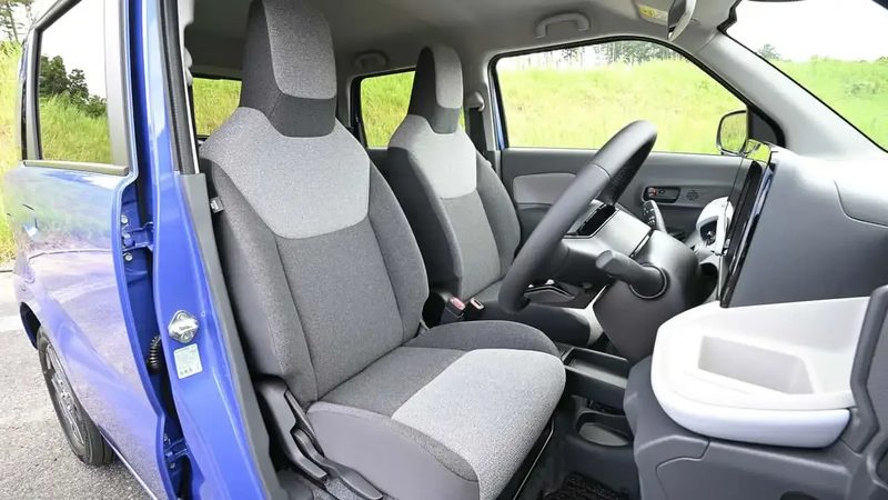 Suzuki e SKY - interior