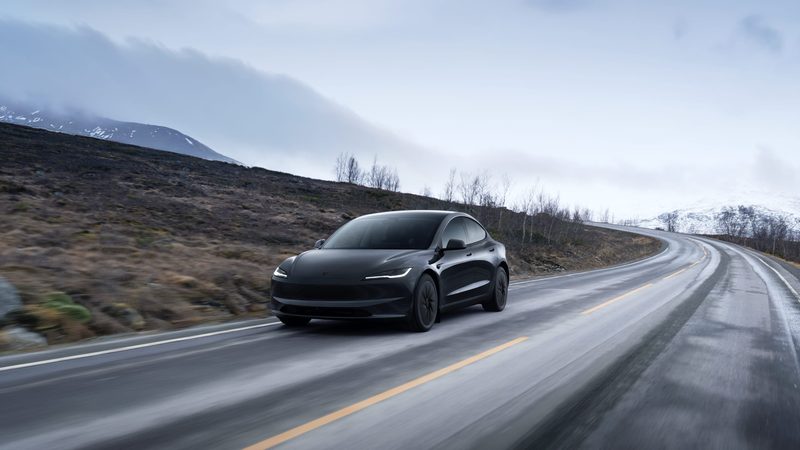 Tesla Model 3 - photo 2